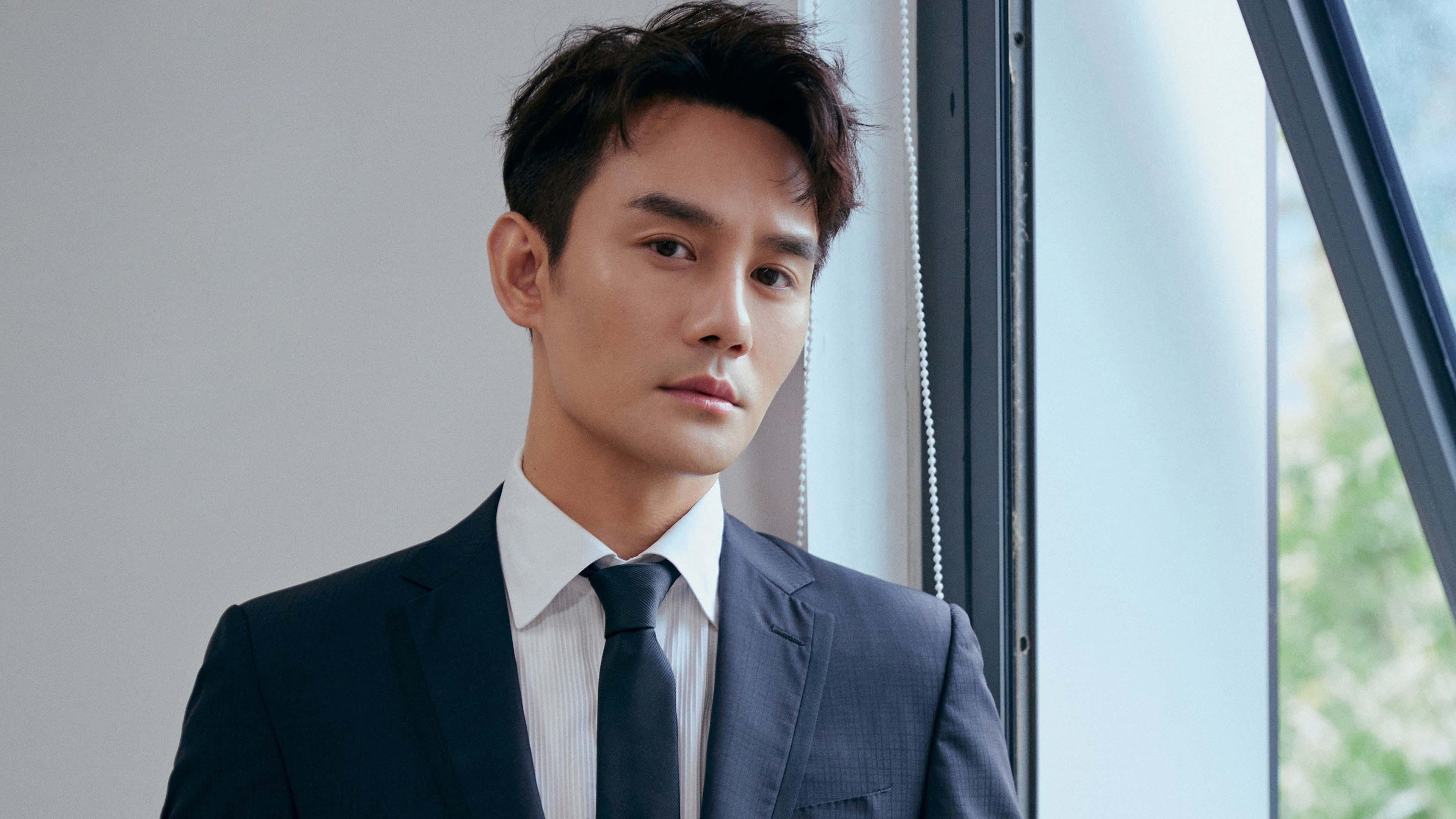 双星闪耀夜，勇士连续得分高潮锁定胜局，浓眉强势封盖成为关键先生