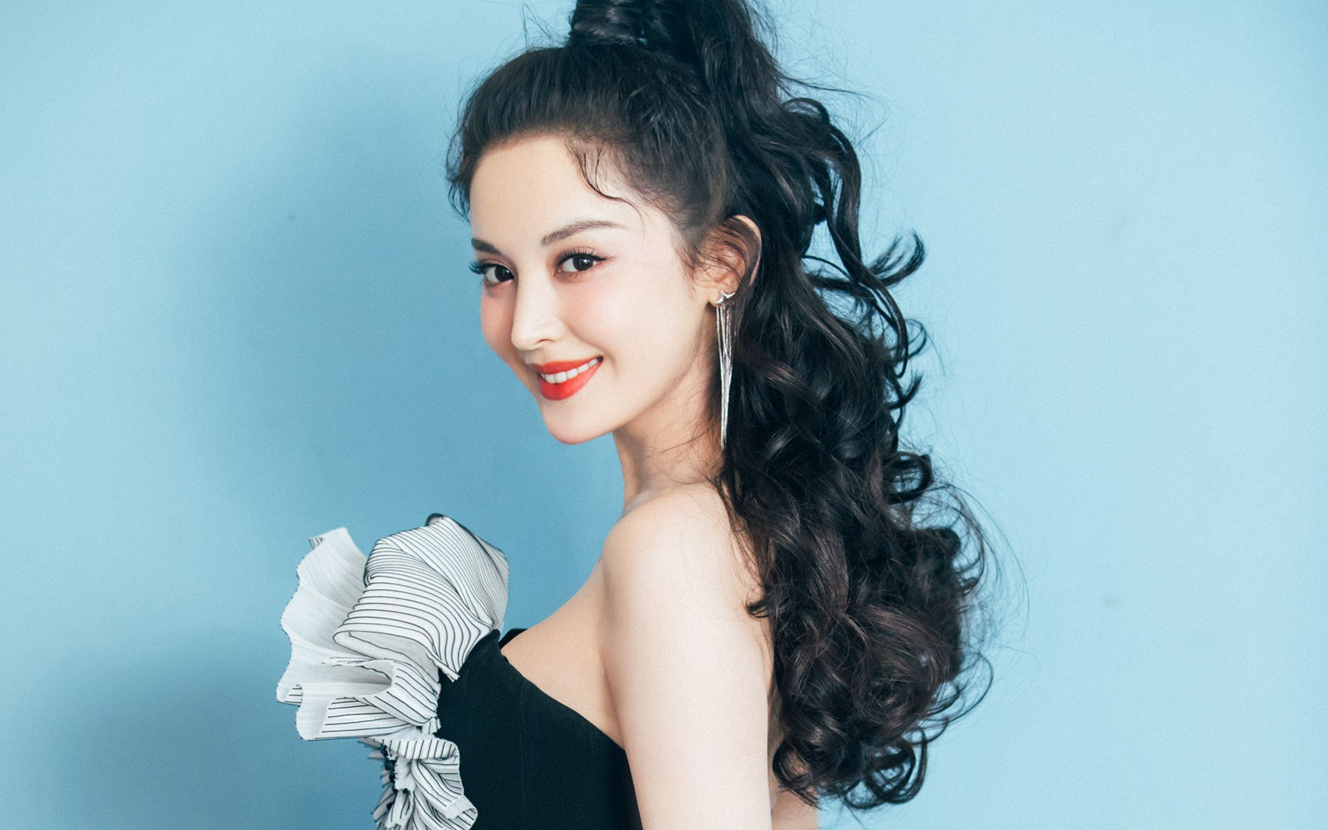 宇宙杯破壁战,伊朗铁蹄碾压里昂,福登防守端化身叹息之墙